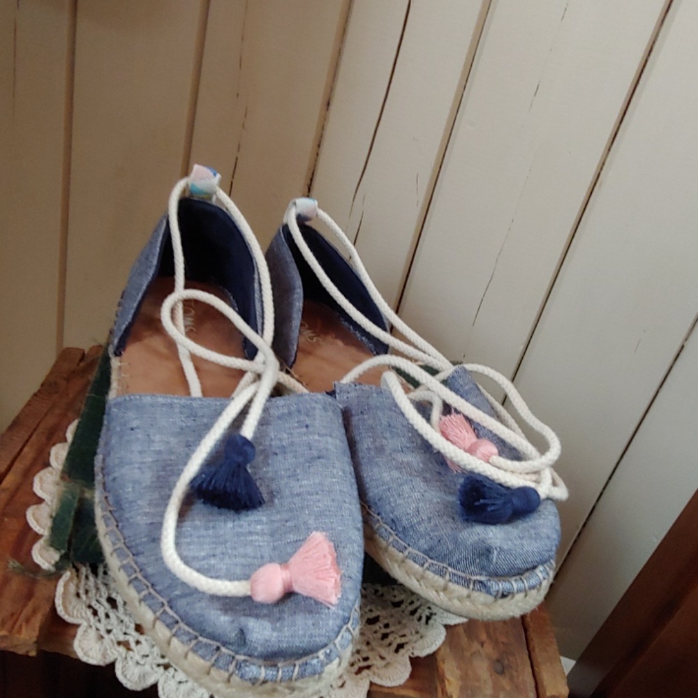 Toms
